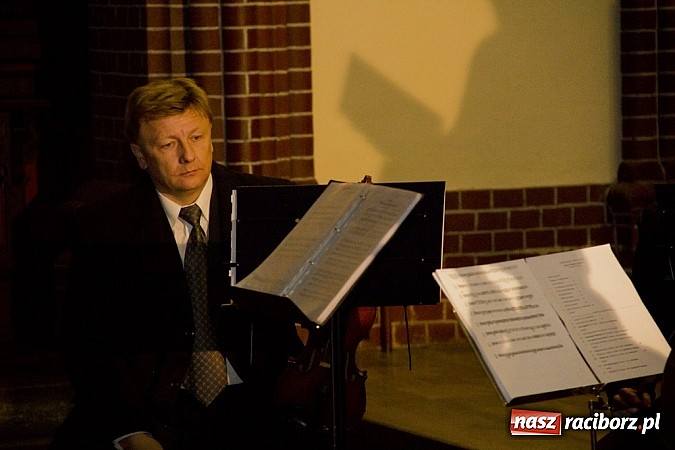 Zdjęcie w galerii na portalu naszraciborz.pl: Pieśni pokutne i pasyjne zabrzmiały w kościele pw. św. Mikołaja na Starej Wsi wiadomości z regionu