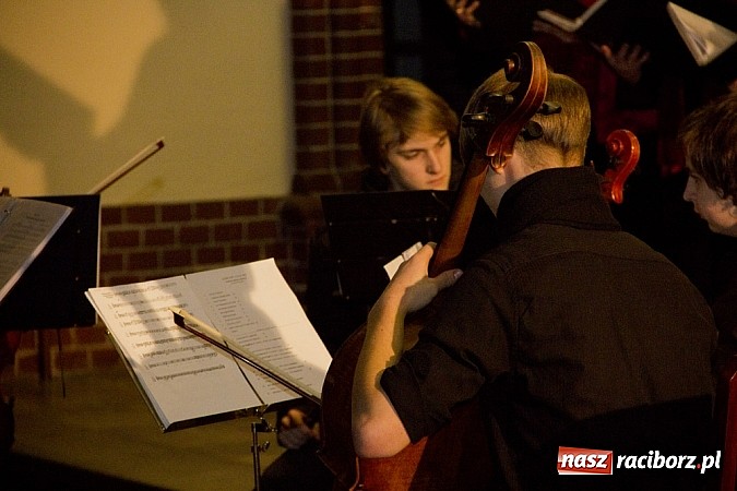 Zdjęcie w galerii na portalu naszraciborz.pl: Pieśni pokutne i pasyjne zabrzmiały w kościele pw. św. Mikołaja na Starej Wsi wiadomości z regionu