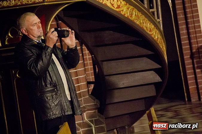 Zdjęcie w galerii na portalu naszraciborz.pl: Pieśni pokutne i pasyjne zabrzmiały w kościele pw. św. Mikołaja na Starej Wsi wiadomości z regionu