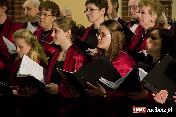 Zdjęcie w galerii na portalu naszraciborz.pl: Pieśni pokutne i pasyjne zabrzmiały w kościele pw. św. Mikołaja na Starej Wsi wiadomości z regionu