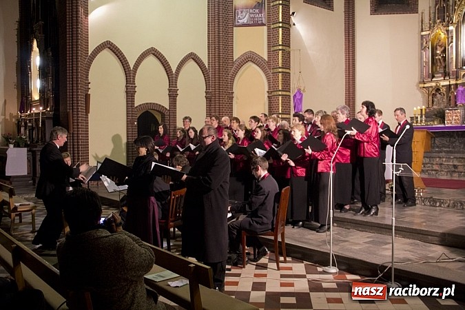 Zdjęcie w galerii na portalu naszraciborz.pl: Pieśni pokutne i pasyjne zabrzmiały w kościele pw. św. Mikołaja na Starej Wsi wiadomości z regionu