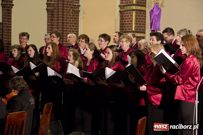 Zdjęcie w galerii na portalu naszraciborz.pl: Pieśni pokutne i pasyjne zabrzmiały w kościele pw. św. Mikołaja na Starej Wsi wiadomości z regionu
