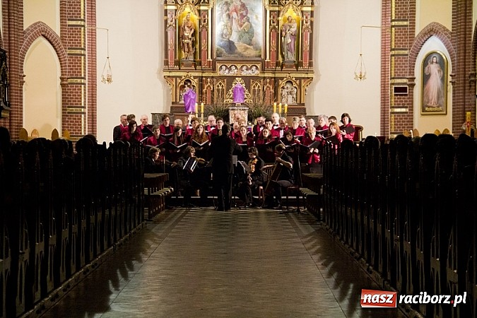 Zdjęcie w galerii na portalu naszraciborz.pl: Pieśni pokutne i pasyjne zabrzmiały w kościele pw. św. Mikołaja na Starej Wsi wiadomości z regionu