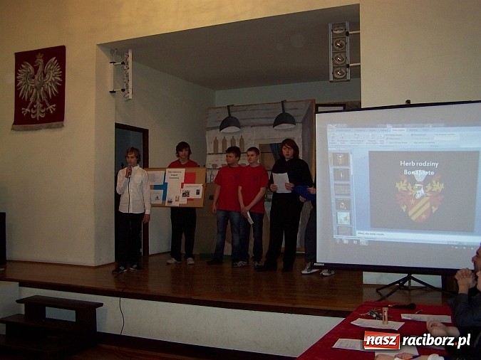 Zdjęcie w galerii na portalu naszraciborz.pl: Prezentacja projektów edukacyjnych w gimnazjum nr 5 im. Jana Pawła II wiadomości z regionu