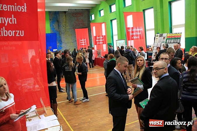 Zdjęcie w galerii na portalu naszraciborz.pl: Uczniowie gimnazjów na Targach Edukacyjnych wiadomości z regionu
