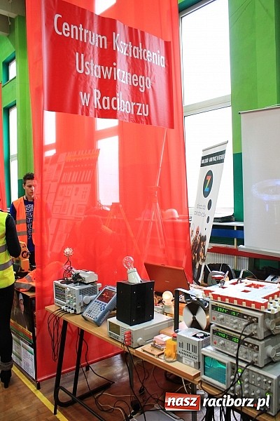 Zdjęcie w galerii na portalu naszraciborz.pl: Uczniowie gimnazjów na Targach Edukacyjnych wiadomości z regionu