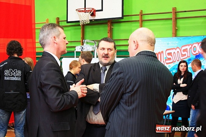 Zdjęcie w galerii na portalu naszraciborz.pl: Uczniowie gimnazjów na Targach Edukacyjnych wiadomości z regionu