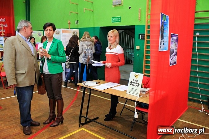 Zdjęcie w galerii na portalu naszraciborz.pl: Uczniowie gimnazjów na Targach Edukacyjnych wiadomości z regionu