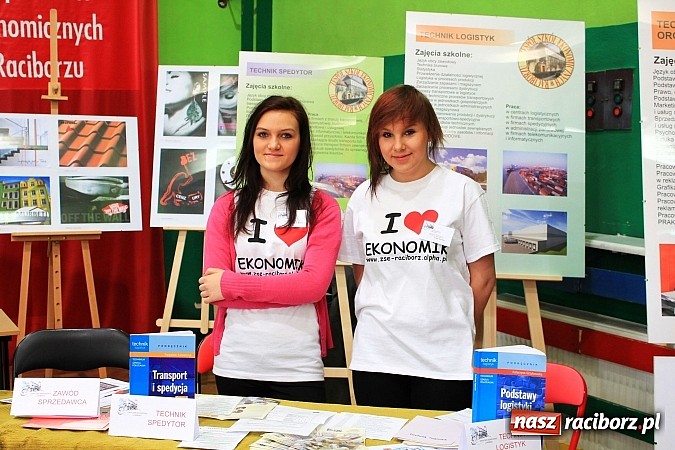 Zdjęcie w galerii na portalu naszraciborz.pl: Uczniowie gimnazjów na Targach Edukacyjnych wiadomości z regionu
