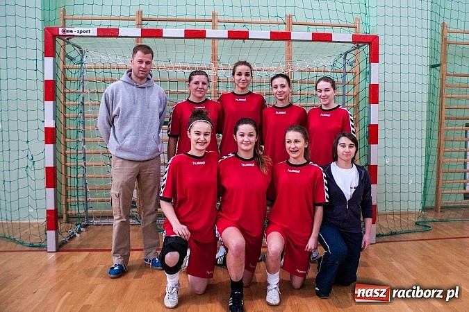 Zdjęcie w galerii na portalu naszraciborz.pl: Piłkarki Szkoły Mistrzostwa Sportowego zwyciężyły w Turnieju Makroregionalnym wiadomości z regionu