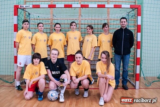 Zdjęcie w galerii na portalu naszraciborz.pl: Piłkarki Szkoły Mistrzostwa Sportowego zwyciężyły w Turnieju Makroregionalnym wiadomości z regionu