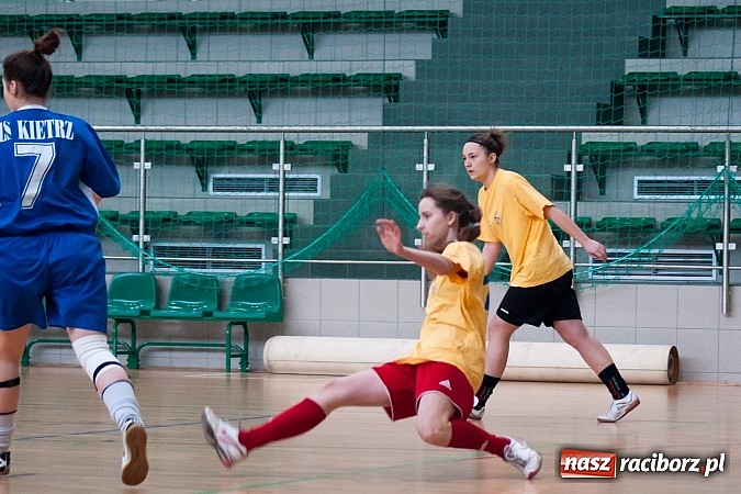 Zdjęcie w galerii na portalu naszraciborz.pl: Piłkarki Szkoły Mistrzostwa Sportowego zwyciężyły w Turnieju Makroregionalnym wiadomości z regionu
