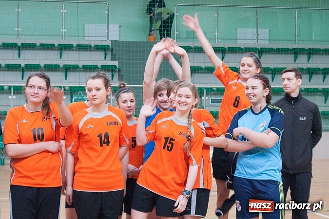 Zdjęcie w galerii na portalu naszraciborz.pl: Piłkarki Szkoły Mistrzostwa Sportowego zwyciężyły w Turnieju Makroregionalnym wiadomości z regionu