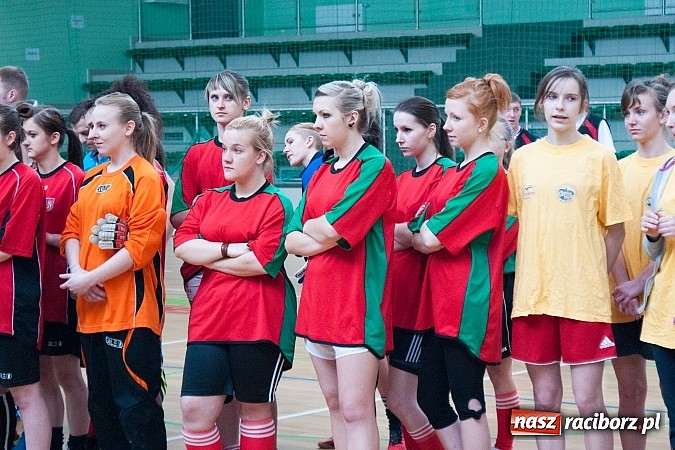 Zdjęcie w galerii na portalu naszraciborz.pl: Piłkarki Szkoły Mistrzostwa Sportowego zwyciężyły w Turnieju Makroregionalnym wiadomości z regionu