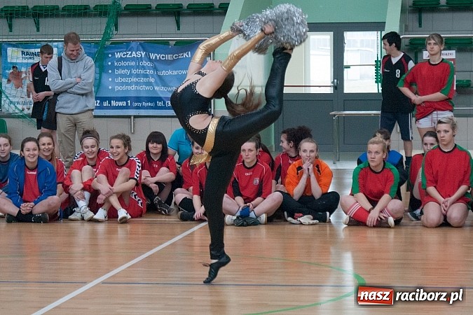 Zdjęcie w galerii na portalu naszraciborz.pl: Piłkarki Szkoły Mistrzostwa Sportowego zwyciężyły w Turnieju Makroregionalnym wiadomości z regionu