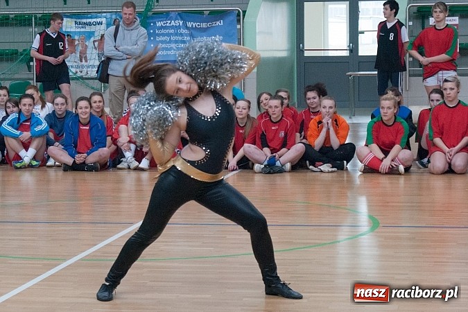 Zdjęcie w galerii na portalu naszraciborz.pl: Piłkarki Szkoły Mistrzostwa Sportowego zwyciężyły w Turnieju Makroregionalnym wiadomości z regionu