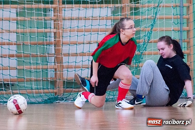 Zdjęcie w galerii na portalu naszraciborz.pl: Piłkarki Szkoły Mistrzostwa Sportowego zwyciężyły w Turnieju Makroregionalnym wiadomości z regionu