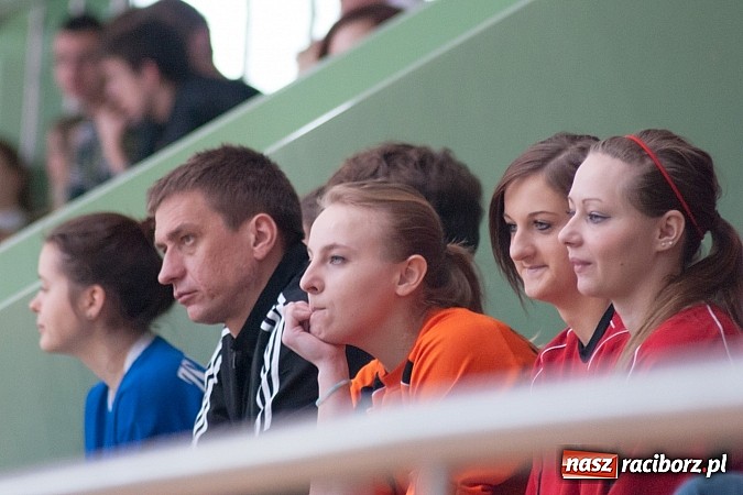 Zdjęcie w galerii na portalu naszraciborz.pl: Piłkarki Szkoły Mistrzostwa Sportowego zwyciężyły w Turnieju Makroregionalnym wiadomości z regionu