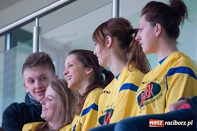 Zdjęcie w galerii na portalu naszraciborz.pl: Piłkarki Szkoły Mistrzostwa Sportowego zwyciężyły w Turnieju Makroregionalnym wiadomości z regionu