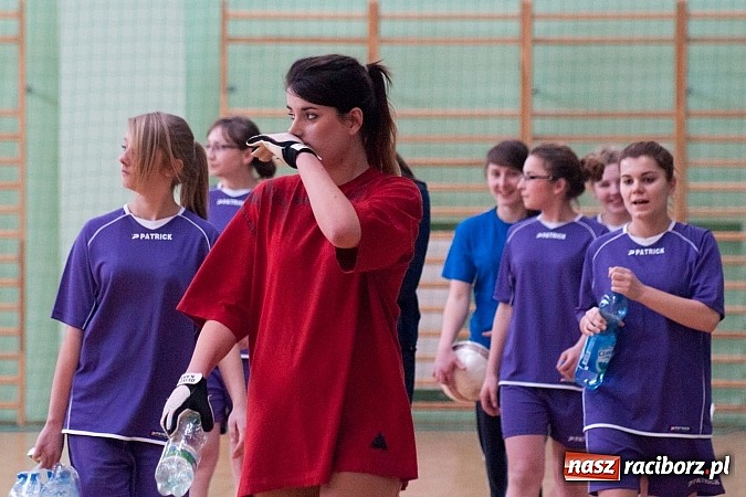 Zdjęcie w galerii na portalu naszraciborz.pl: Piłkarki Szkoły Mistrzostwa Sportowego zwyciężyły w Turnieju Makroregionalnym wiadomości z regionu