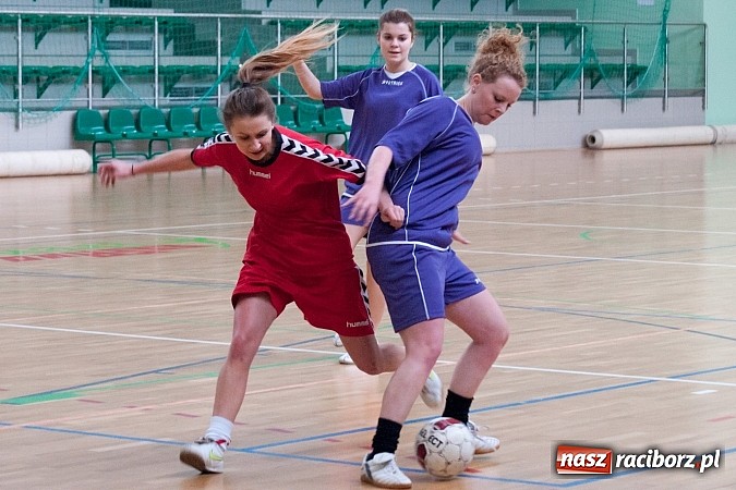Zdjęcie w galerii na portalu naszraciborz.pl: Piłkarki Szkoły Mistrzostwa Sportowego zwyciężyły w Turnieju Makroregionalnym wiadomości z regionu