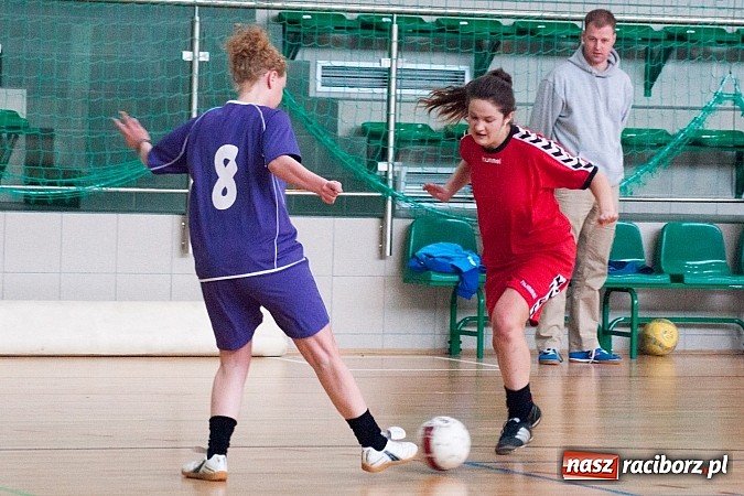 Zdjęcie w galerii na portalu naszraciborz.pl: Piłkarki Szkoły Mistrzostwa Sportowego zwyciężyły w Turnieju Makroregionalnym wiadomości z regionu