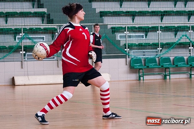 Zdjęcie w galerii na portalu naszraciborz.pl: Piłkarki Szkoły Mistrzostwa Sportowego zwyciężyły w Turnieju Makroregionalnym wiadomości z regionu