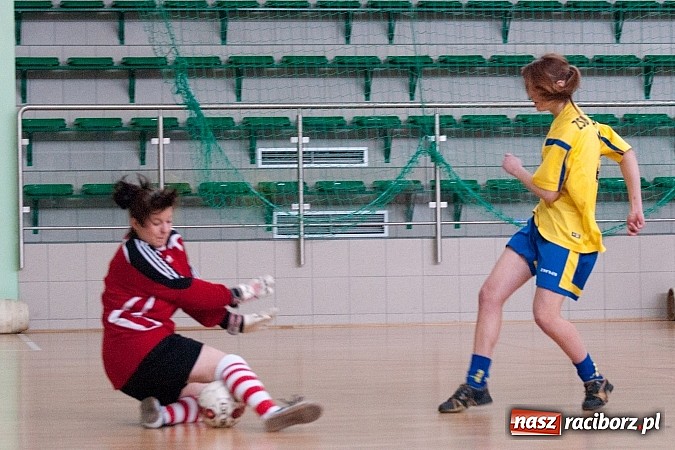 Zdjęcie w galerii na portalu naszraciborz.pl: Piłkarki Szkoły Mistrzostwa Sportowego zwyciężyły w Turnieju Makroregionalnym wiadomości z regionu