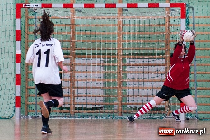 Zdjęcie w galerii na portalu naszraciborz.pl: Piłkarki Szkoły Mistrzostwa Sportowego zwyciężyły w Turnieju Makroregionalnym wiadomości z regionu