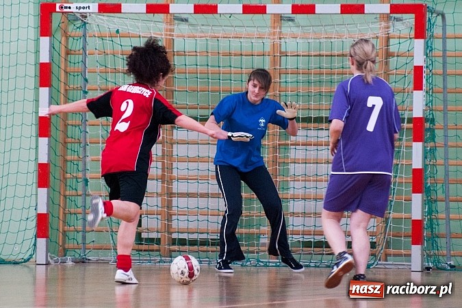 Zdjęcie w galerii na portalu naszraciborz.pl: Piłkarki Szkoły Mistrzostwa Sportowego zwyciężyły w Turnieju Makroregionalnym wiadomości z regionu