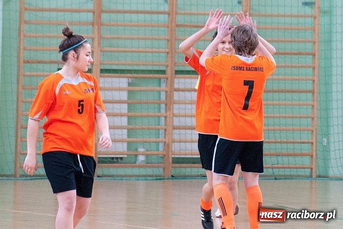 Zdjęcie w galerii na portalu naszraciborz.pl: Piłkarki Szkoły Mistrzostwa Sportowego zwyciężyły w Turnieju Makroregionalnym wiadomości z regionu