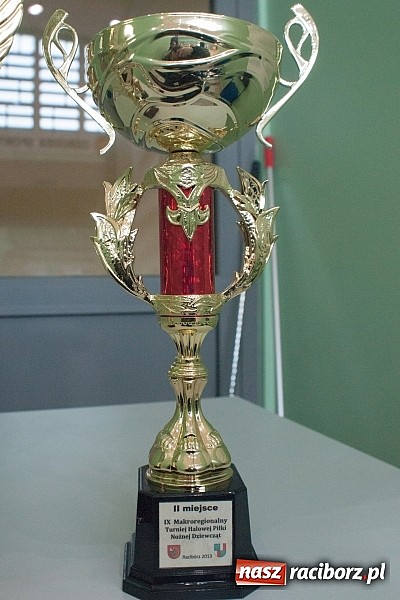 Zdjęcie w galerii na portalu naszraciborz.pl: Piłkarki Szkoły Mistrzostwa Sportowego zwyciężyły w Turnieju Makroregionalnym wiadomości z regionu