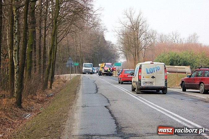 Zdjęcie w galerii na portalu naszraciborz.pl: Wypadek w Jankowicach. Dwie osoby ranne wiadomości z regionu