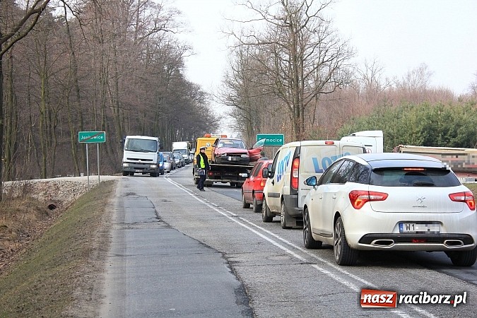 Zdjęcie w galerii na portalu naszraciborz.pl: Wypadek w Jankowicach. Dwie osoby ranne wiadomości z regionu