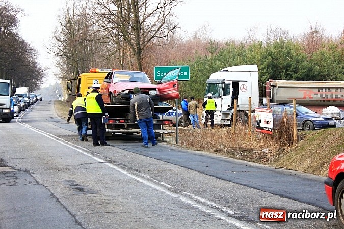 Zdjęcie w galerii na portalu naszraciborz.pl: Wypadek w Jankowicach. Dwie osoby ranne wiadomości z regionu