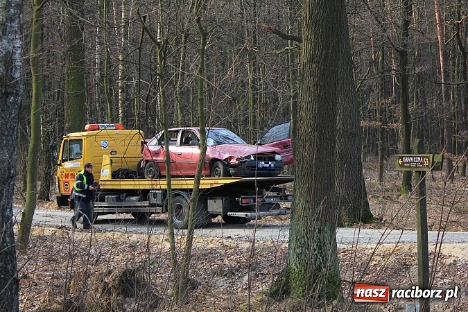 Zdjęcie w galerii na portalu naszraciborz.pl: Wypadek w Jankowicach. Dwie osoby ranne wiadomości z regionu