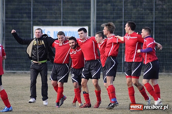 Zdjęcie w galerii na portalu naszraciborz.pl: Markowice pierwszym pogromcą Pawłowa wiadomości z regionu