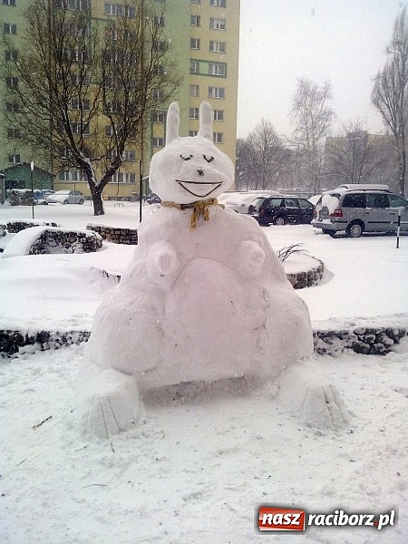 Zdjęcie w galerii na portalu naszraciborz.pl: Mamy wielkanocne śnieżne zające wiadomości z regionu