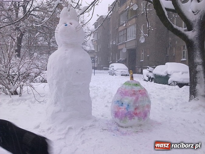 Zdjęcie w galerii na portalu naszraciborz.pl: Mamy wielkanocne śnieżne zające wiadomości z regionu