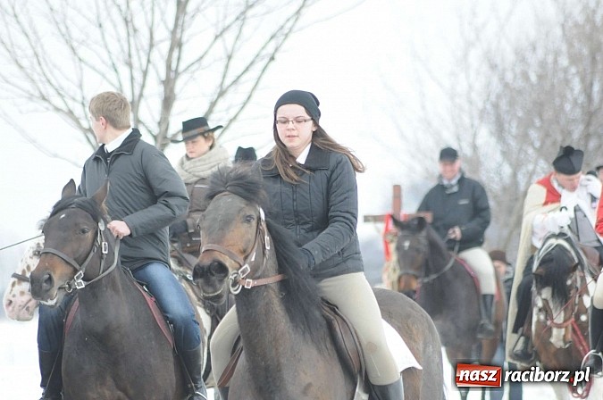 Zdjęcie w galerii na portalu naszraciborz.pl: Procesja konna w Pietrowicach Wielkich z metropolitą górnośląskim wiadomości z regionu