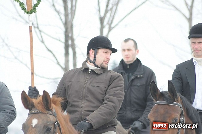 Zdjęcie w galerii na portalu naszraciborz.pl: Procesja konna w Pietrowicach Wielkich z metropolitą górnośląskim wiadomości z regionu