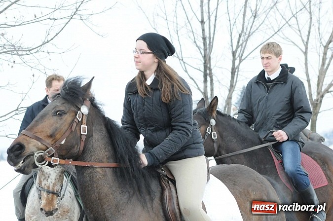 Zdjęcie w galerii na portalu naszraciborz.pl: Procesja konna w Pietrowicach Wielkich z metropolitą górnośląskim wiadomości z regionu
