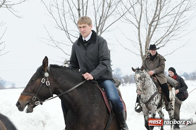Zdjęcie w galerii na portalu naszraciborz.pl: Procesja konna w Pietrowicach Wielkich z metropolitą górnośląskim wiadomości z regionu