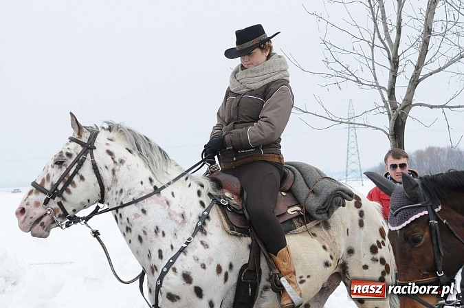 Zdjęcie w galerii na portalu naszraciborz.pl: Procesja konna w Pietrowicach Wielkich z metropolitą górnośląskim wiadomości z regionu