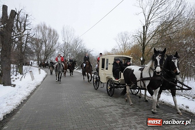 Zdjęcie w galerii na portalu naszraciborz.pl: Procesja konna w Pietrowicach Wielkich z metropolitą górnośląskim wiadomości z regionu