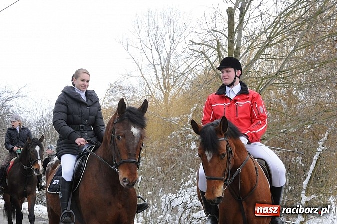 Zdjęcie w galerii na portalu naszraciborz.pl: Procesja konna w Pietrowicach Wielkich z metropolitą górnośląskim wiadomości z regionu