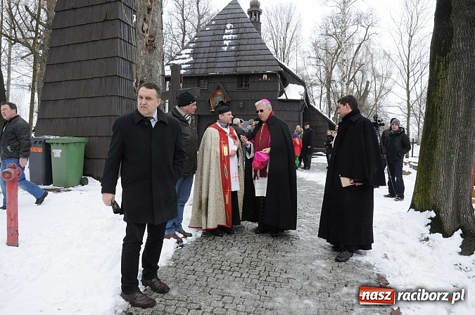 Zdjęcie w galerii na portalu naszraciborz.pl: Procesja konna w Pietrowicach Wielkich z metropolitą górnośląskim wiadomości z regionu