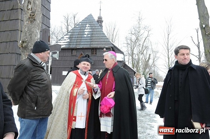 Zdjęcie w galerii na portalu naszraciborz.pl: Procesja konna w Pietrowicach Wielkich z metropolitą górnośląskim wiadomości z regionu