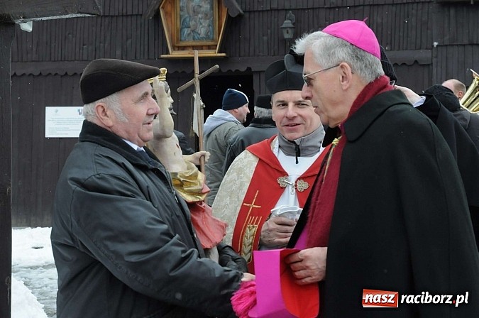 Zdjęcie w galerii na portalu naszraciborz.pl: Procesja konna w Pietrowicach Wielkich z metropolitą górnośląskim wiadomości z regionu