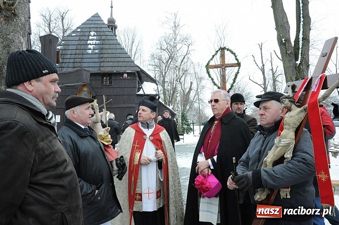 Zdjęcie w galerii na portalu naszraciborz.pl: Procesja konna w Pietrowicach Wielkich z metropolitą górnośląskim wiadomości z regionu